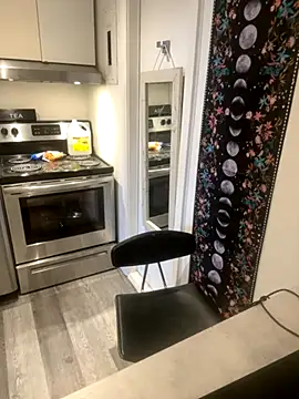 Snapshot of elliepixie chatting on 10.28.25 elliepixie online show from 10.28.25