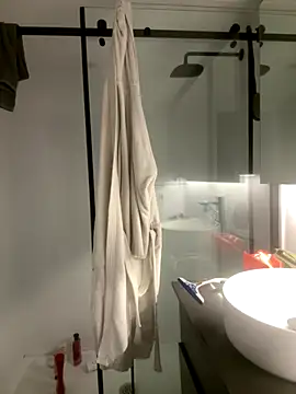 Snapshot of elliepixie chatting on 11.05.25 elliepixie online show from 11.05.25