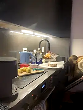 Snapshot of elliepixie chatting on 12.20.25 elliepixie online show from 12.20.25