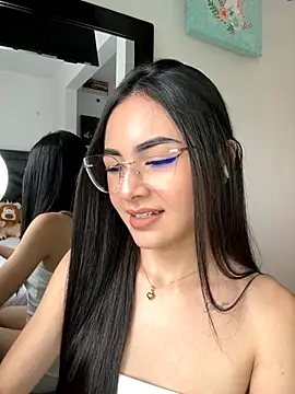 IslaCole online show from 11.24.25