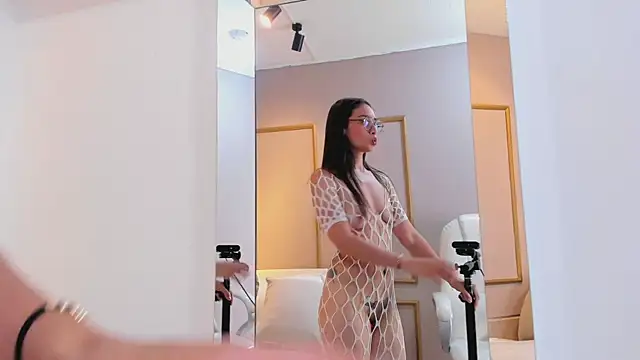 Snapshot of NahimiThompson chatting on 02.04.26 NahimiThompson online show from 02.04.26