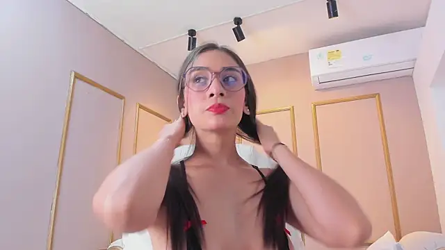 Snapshot of NahimiThompson chatting on 02.10.26 NahimiThompson online show from 02.10.26