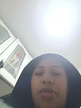 Snapshot of marimar_24 chatting on 11.18.25 marimar 24 online show from 11.18.25