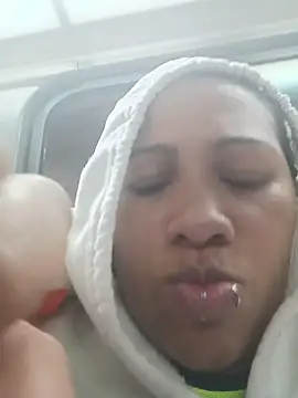 Snapshot of marimar_24 chatting on 12.17.25 marimar 24 online show from 12.17.25