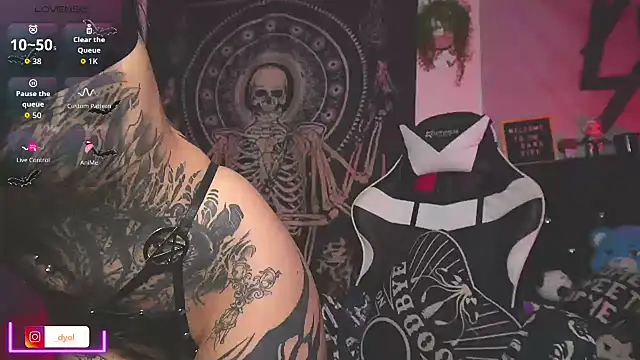 Snapshot of Dalia_Vorhees chatting on 11.19.25 Dalia Vorhees online show from 11.19.25