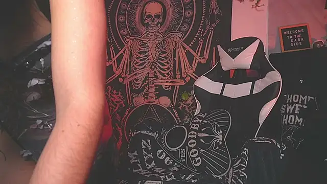 Snapshot of Dalia_Vorhees chatting on 12.19.25 Dalia Vorhees online show from 12.19.25