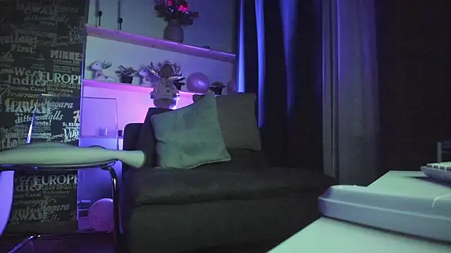 DemmiLove online show from 02.18.26