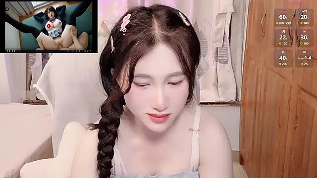 Snapshot of anna-888- chatting on 10.26.25 anna-888- online show from 10.26.25