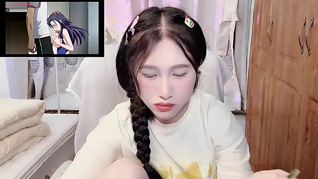 Snapshot of anna-888- chatting on 10.30.25 anna-888- online show from 10.30.25