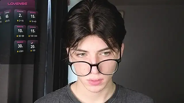 Oliver star boy  online show from 11.28.25