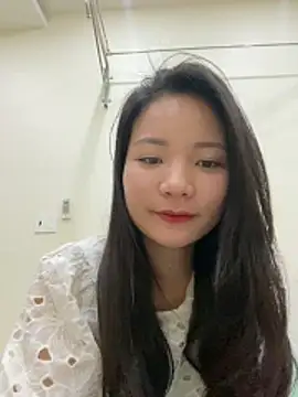 Bee Yellow00 online show from 12.23.25