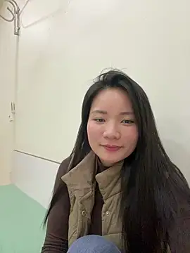 Bee Yellow00 online show from 02.06.26