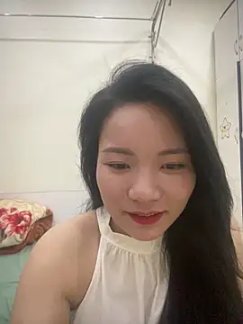 Bee Yellow00 online show from 04.24.26