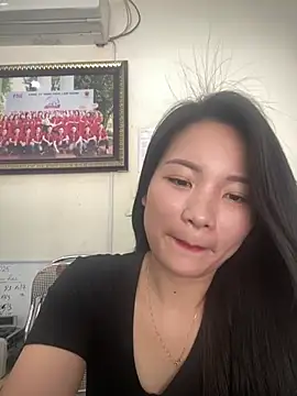 Bee Yellow00 online show from 04.25.26