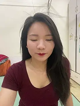 Bee Yellow00 online show from 05.06.26