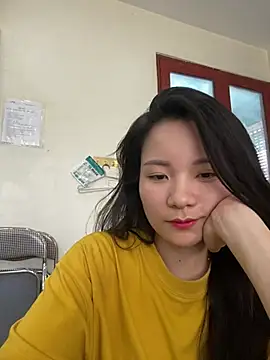 Bee Yellow00 online show from 06.13.26