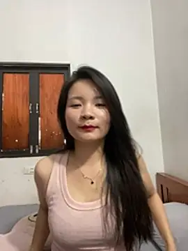 Bee Yellow00 online show from 06.17.26
