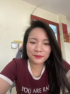 Bee Yellow00 online show from 06.23.26