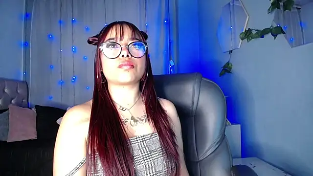 Snapshot of LittleNathy_ chatting on 11.04.25 LittleNathy online show from 11.04.25