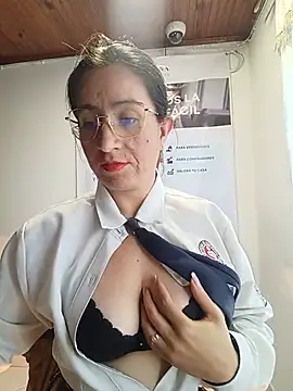 Snapshot of Valentina--1 chatting on 06.27.26 Valentina--1 online show from 06.27.26