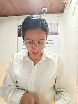 Snapshot of Valentina--1 chatting on 06.29.26 Valentina--1 online show from 06.29.26