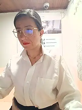 Snapshot of Valentina--1 chatting on 06.30.26 Valentina--1 online show from 06.30.26
