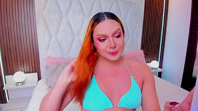 Snapshot of IrinaaVega chatting on 12.22.25 IrinaaVega online show from 12.22.25