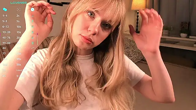 Snapshot of TessaStruble chatting on 12.19.25 TessaStruble online show from 12.19.25