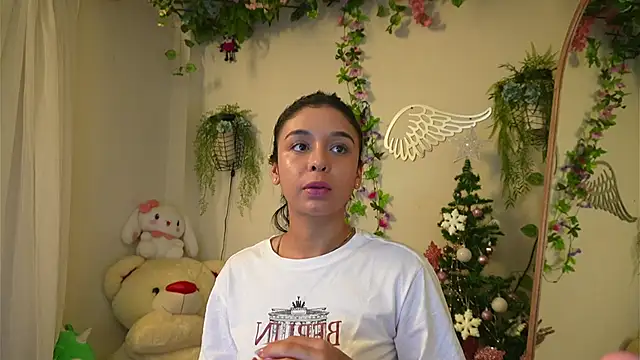 Snapshot of ISA_NIXON chatting on 12.21.25 ISA NIXON online show from 12.21.25