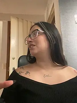 Snapshot of Kloe_Novoa chatting on 02.19.26 Kloe Novoa online show from 02.19.26