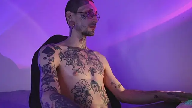 Snapshot of TokyoHatsumoto chatting on 11.16.25 TokyoHatsumoto online show from 11.16.25