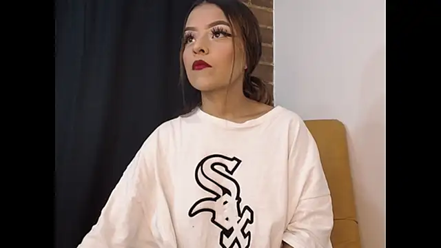 Snapshot of hailey_bri chatting on 11.05.25 hailey bri online show from 11.05.25