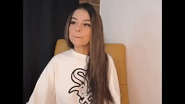 Snapshot of hailey_bri chatting on 11.07.25 hailey bri online show from 11.07.25