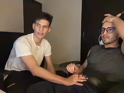 Snapshot of lionandreough chatting on 10.27.25 lionandreough online show from 10.27.25