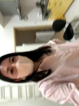 akimix xoxo online show from 10.28.25