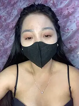 Snapshot of gau-misa chatting on 10.25.25 gau-misa online show from 10.25.25