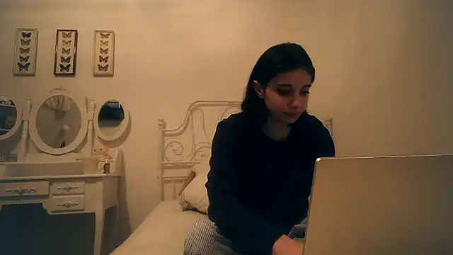 Snapshot of bellefleurrr chatting on 02.13.26 bellefleurrr online show from 02.13.26