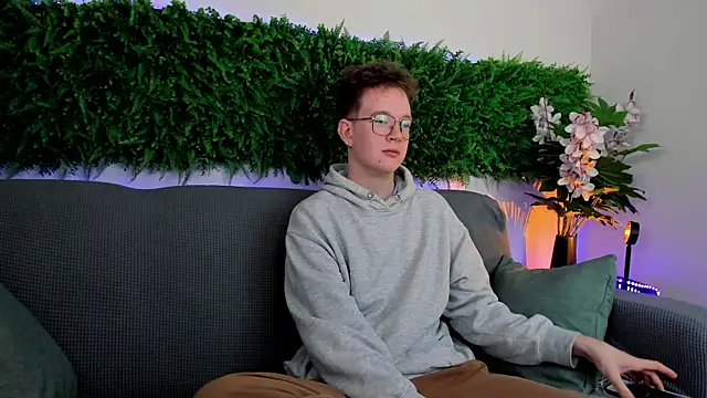 Snapshot of Teddy_Parker chatting on 11.01.25 Teddy Parker online show from 11.01.25