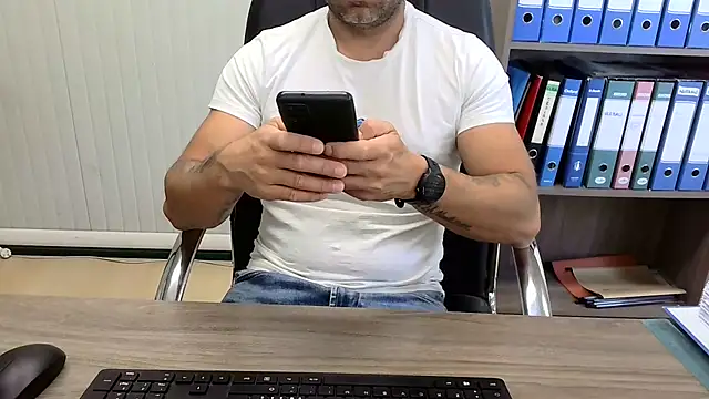 Snapshot of Evasionee chatting on 06.16.26 Evasionee online show from 06.16.26