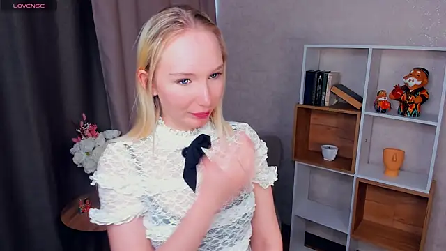 NorikoLiebeck online show from 10.25.25