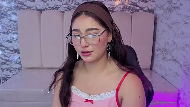 Snapshot of Afrodita_Wild_v chatting on 12.19.25 Afrodita Wild v online show from 12.19.25