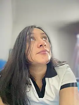 Snapshot of _Nalaa chatting on 11.02.25 Nalaa online show from 11.02.25