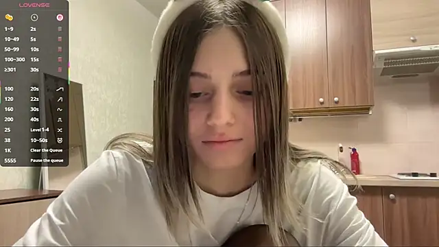 Snapshot of AidaGloshen chatting on 12.18.25 AidaGloshen online show from 12.18.25