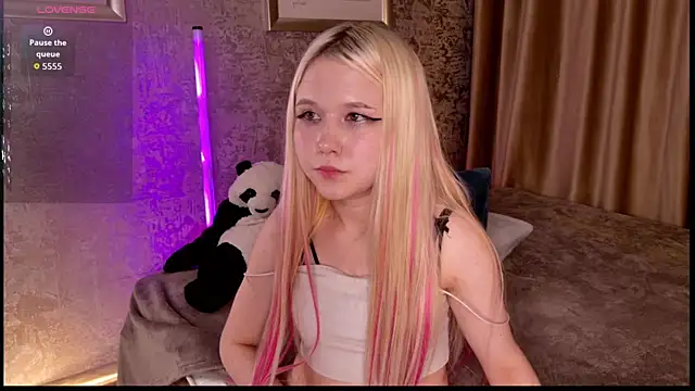 VivieSunn online show from 04.30.26