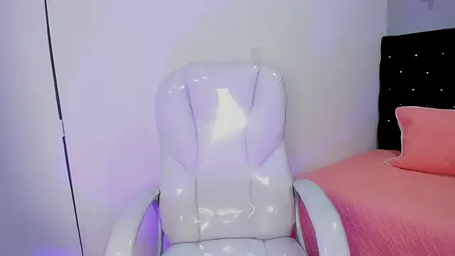 Snapshot of Abella_bunny chatting on 10.29.25 Abella bunny online show from 10.29.25