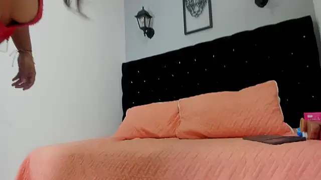 Snapshot of Abella_bunny chatting on 10.30.25 Abella bunny online show from 10.30.25