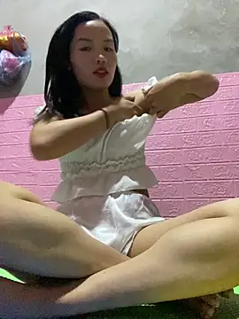 Snapshot of Yunzang chatting on 12.20.25 Yunzang online show from 12.20.25