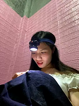 Snapshot of Yunzang chatting on 12.23.25 Yunzang online show from 12.23.25