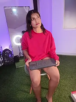 Snapshot of YeseniaRodriguez3 chatting on 10.29.25 YeseniaRodriguez3 online show from 10.29.25