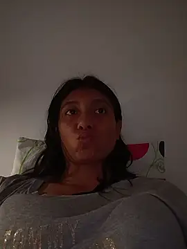 Snapshot of YeseniaRodriguez3 chatting on 01.08.26 YeseniaRodriguez3 online show from 01.08.26